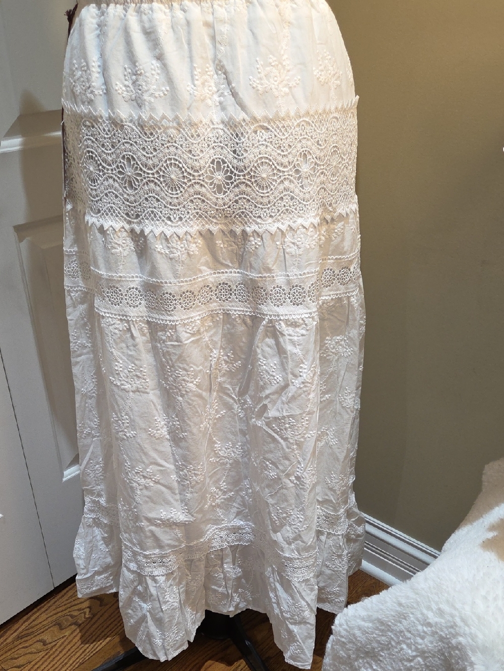 Laura Ashley White Eyelet Maxi Skirt - Picture 8 of 16